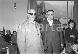 1955 SALE MARASINO  - COSIMO MINERVINI questore di Brescia NEGATIVO ORIGINALE Nel negativo il questore MINERVINI all'inaugurazione dell'albergo Motta. Negativo originale artistico in bianco e nero, su pellicola, in formato cm 9 x 6 CONDIZIONI: FAIR ICharta mette in vendita, sul negozio eBay e in esclusiva sul sito "icharta" il proprio archivio composto da numerose diapositive e negativi fotografici d'epoca, tutti originali e autentici, che attraversano la storia del costume italiano tra gli la fine degli anni Sessanta e Novanta.Si tratta di uno sguardo inedito sull'attualità, la politica, la vita quotidiana, il gossip e la cultura, che fotografa il cambiamento della nazione in quest'ultimo scorcio del XX secolo. Un'occasione unica per il mercato del collezionismo, che vede finalmente disponibile un archivio eccezionale per vastità, tematiche e condizioni, in un settore (il negativo fotografico e la diapositiva) di assoluta novità e dalle interessanti prospettive di investimento. CONDIZIONI:FAIR/discreto originale e autentica 1