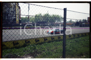 1969 MONZA 1000 km ALPINE A 220 sul rettilineo dei box NEGATIVO ORIGINALE Negativo originale a colori, in formato 35mm CONDIZIONI: FAIR E' SEVERAMENTE VIETATA LA RIPRODUZIONE.TUTTI I DIRITTI SONO RISERVATI.ICharta mette in vendita, sul negozio eBay e in esclusiva sul sito "icharta" il proprio archivio composto da numerose diapositive e negativi fotografici d'epoca, tutti originali e autentici, che attraversano la storia del costume italiano tra gli la fine degli anni Sessanta e Novanta.Si tratta di uno sguardo inedito sull'attualità, la politica, la vita quotidiana, il gossip e la cultura, che fotografa il cambiamento della nazione in quest'ultimo scorcio del XX secolo. Un'occasione unica per il mercato del collezionismo, che vede finalmente disponibile un archivio eccezionale per vastità, tematiche e condizioni, in un settore (il negativo fotografico e la diapositiva) di assoluta novità e dalle interessanti prospettive di investimento. FAIR/discreto   originale e autentica 1