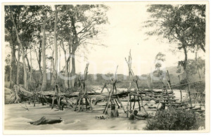 1930 ca CONGO BELGE - KATANGA Pont branches sur la LUFVIA Photo L. GABRIEL 85 2 Fotografia originale d'epoca, con timbro del fotografo al verso.FOTOGRAFO: L&eacute;opold Gabriel - Panda - Katanga  GOOD/buono  Formato: 14x9 cm originale e autentica 1