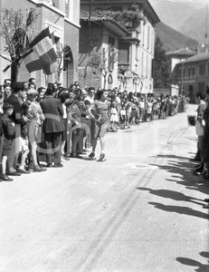 1947 GARDONE VALTROMPIA Gare di pattinaggio corsa a rotelle 2 NEGATIVO ORIGINALE  Negativo originale in bianco e nero, su pellicola, in formato cm 4,5 x 6 CONDIZIONI: FAIR E' SEVERAMENTE VIETATA LA RIPRODUZIONE.TUTTI I DIRITTI SONO RISERVATI.ICharta mette in vendita, sul negozio eBay e in esclusiva sul sito "icharta" il proprio archivio composto da numerose diapositive e negativi fotografici d'epoca, tutti originali e autentici.Si tratta di uno sguardo inedito sull'attualità, la politica, la vita quotidiana, il gossip e la cultura, che fotografa il cambiamento della nazione (e non solo) tra il 1890 ed il 1990 circa. Un'occasione unica per il mercato del collezionismo, che vede finalmente disponibile un archivio eccezionale per vastità, tematiche e condizioni, in un settore (il negativo fotografico e la diapositiva) di assoluta novità e dalle interessanti prospettive di investimento.  originale e autentica 1