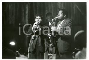 1987 CINEMA "Bird" - Forest WHITAKER suona il sassofono sul set del film ^Foto Fotografia di agenzia. CONDIZIONI: GFORMATO: 23x15 cm    originale e autentica 1