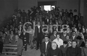 1955 MARMENTINO (BS) fraz OMBRIANO Congresso climatologia (6) NEGATIVO ORIGINALE Negativo originale in bianco e nero su pellicola.  E' SEVERAMENTE VIETATA LA RIPRODUZIONE.TUTTI I DIRITTI SONO RISERVATI.ICharta mette in vendita, sul negozio eBay e in esclusiva sul sito "icharta" il proprio archivio composto da numerose diapositive e negativi fotografici d'epoca, tutti originali e autentici.Si tratta di uno sguardo inedito sull'attualità, la politica, la vita quotidiana, il gossip e la cultura, che fotografa il cambiamento della nazione (e non solo) tra il 1890 ed il 1990 circa. Un'occasione unica per il mercato del collezionismo, che vede finalmente disponibile un archivio eccezionale per vastità, tematiche e condizioni, in un settore (il negativo fotografico e la diapositiva) di assoluta novità e dalle interessanti prospettive di investimento. CONDIZIONI:FAIR/discretoFORMATO: cm 9 x 6 originale e autentica 1