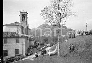 1955 MARMENTINO (BS) fraz OMBRIANO Congresso climatologia (9) NEGATIVO ORIGINALE Negativo originale in bianco e nero su pellicola.  E' SEVERAMENTE VIETATA LA RIPRODUZIONE.TUTTI I DIRITTI SONO RISERVATI.ICharta mette in vendita, sul negozio eBay e in esclusiva sul sito "icharta" il proprio archivio composto da numerose diapositive e negativi fotografici d'epoca, tutti originali e autentici.Si tratta di uno sguardo inedito sull'attualità, la politica, la vita quotidiana, il gossip e la cultura, che fotografa il cambiamento della nazione (e non solo) tra il 1890 ed il 1990 circa. Un'occasione unica per il mercato del collezionismo, che vede finalmente disponibile un archivio eccezionale per vastità, tematiche e condizioni, in un settore (il negativo fotografico e la diapositiva) di assoluta novità e dalle interessanti prospettive di investimento. CONDIZIONI:FAIR/discretoFORMATO: cm 9 x 6 originale e autentica 1
