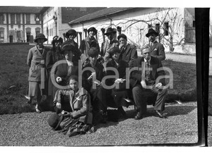 Fotografia d epoca originale 1923 PAVIA Pellegrini sui prati della Certosa  NEGATIVO ORIGINALE 1