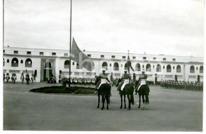 1955 ca MAROC Cerimonia con guardie a cavallo e banda musicale militare ^Foto  Fotografia d'epoca.  CONDIZIONI: G FORMATO: 20x13 cm     originale e autentica 1