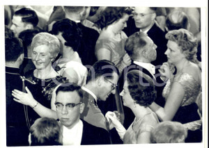 Fotografia d epoca originale 1960 ca BRUXELLES Re Baldovino e regina Fabiola danzano a un ricevimento Foto 2 1