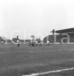 BRESCIA CALCIO 1 CATANIA 0 Campionato 1952/53 serie B NEGATIVO ORIGINALE 1 Negativo originale in bianco e nero su pellicola.  E' SEVERAMENTE VIETATA LA RIPRODUZIONE.TUTTI I DIRITTI SONO RISERVATI.ICharta mette in vendita, sul negozio eBay e in esclusiva sul sito "icharta" il proprio archivio composto da numerose diapositive e negativi fotografici d'epoca, tutti originali e autentici.Si tratta di uno sguardo inedito sull'attualità, la politica, la vita quotidiana, il gossip e la cultura, che fotografa il cambiamento della nazione (e non solo) tra il 1890 ed il 1990 circa. Un'occasione unica per il mercato del collezionismo, che vede finalmente disponibile un archivio eccezionale per vastità, tematiche e condizioni, in un settore (il negativo fotografico e la diapositiva) di assoluta novità e dalle interessanti prospettive di investimento. CONDIZIONI:FAIR/discretoFORMATO: cm 6 x 6 originale e autentica 1