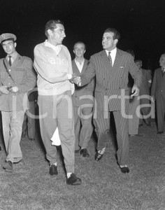 CICLISMO 1952 in notturna al Rigamonti Brescia con Fausto COPPI NEGATIVO ORIG 11 Negativo originale in bianco e nero su pellicola.  E' SEVERAMENTE VIETATA LA RIPRODUZIONE.TUTTI I DIRITTI SONO RISERVATI.ICharta mette in vendita, sul negozio eBay e in esclusiva sul sito "icharta" il proprio archivio composto da numerose diapositive e negativi fotografici d'epoca, tutti originali e autentici.Si tratta di uno sguardo inedito sull'attualità, la politica, la vita quotidiana, il gossip e la cultura, che fotografa il cambiamento della nazione (e non solo) tra il 1890 ed il 1990 circa. Un'occasione unica per il mercato del collezionismo, che vede finalmente disponibile un archivio eccezionale per vastità, tematiche e condizioni, in un settore (il negativo fotografico e la diapositiva) di assoluta novità e dalle interessanti prospettive di investimento. CONDIZIONI:FAIR/discretoFORMATO: cm 4,5 x  6 originale e autentica 1