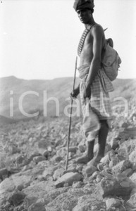 1936 LIBIA viaggi di studio in Fezzan di Giuseppe SCORTECCI NEGATIVO ORIGINALE 2 Negativo originale in bianco e nero su pellicola.  E' SEVERAMENTE VIETATA LA RIPRODUZIONE.TUTTI I DIRITTI SONO RISERVATI.ICharta mette in vendita, sul negozio eBay e in esclusiva sul sito "icharta" il proprio archivio composto da numerose diapositive e negativi fotografici d'epoca, tutti originali e autentici.Si tratta di uno sguardo inedito sull'attualità, la politica, la vita quotidiana, il gossip e la cultura, che fotografa il cambiamento della nazione (e non solo) tra il 1890 ed il 1990 circa. Un'occasione unica per il mercato del collezionismo, che vede finalmente disponibile un archivio eccezionale per vastità, tematiche e condizioni, in un settore (il negativo fotografico e la diapositiva) di assoluta novità e dalle interessanti prospettive di investimento. CONDIZIONI:FAIR/discretoFORMATO: cm 6 x 9 originale e autentica 1