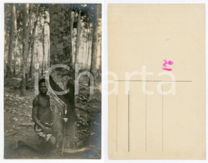 1940 ca AFRICA CONGO BELGA Raccolta del caucciù - Indigeno - Foto 9x14 cm  Fotografia originale d'epoca, in formato cartolina postale.Numero a pennarello al verso (21).  GOOD/buono  FORMATO: 9x14 cm originale e autentica 1