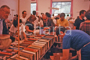 Fotografia d epoca originale 1980 LEE BALTERMAN Used book market in CHICAGO 35mm vintage slide 1