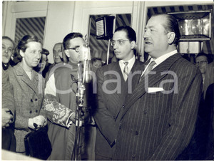 1953 PORTOFINO Trasmettitore RAI GE 1 - Discorso inaugurale Cristiano RIDOMI Fotografia d'epoca.CONDIZIONI: FAIR (sovraimpressione al margine inferiore e difetti di stampa)FORMATO: 24x18 cm       originale e autentica 1