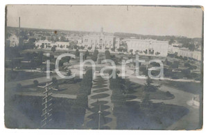 1930 ca ARGENTINA BUENOS AIRES (?) Piazza con giardini *Foto cartolina  Fotografia originale d'epoca, in formato cartolina postale.  FAIR/discreto piccolo residuo centrale; minime abrasioni marginali FORMATO: 14x9 cm originale e autentica 1