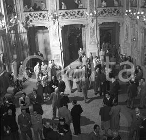 1953 BRESCIA Teatro Grande saggio scuola ballo Rochmania NEGATIVO ORIGINALE 1 Negativo originale in bianco e nero su pellicola.  E' SEVERAMENTE VIETATA LA RIPRODUZIONE.TUTTI I DIRITTI SONO RISERVATI.ICharta mette in vendita, sul negozio eBay e in esclusiva sul sito "icharta" il proprio archivio composto da numerose diapositive e negativi fotografici d'epoca, tutti originali e autentici.Si tratta di uno sguardo inedito sull'attualità, la politica, la vita quotidiana, il gossip e la cultura, che fotografa il cambiamento della nazione (e non solo) tra il 1890 ed il 1990 circa. Un'occasione unica per il mercato del collezionismo, che vede finalmente disponibile un archivio eccezionale per vastità, tematiche e condizioni, in un settore (il negativo fotografico e la diapositiva) di assoluta novità e dalle interessanti prospettive di investimento. CONDIZIONI:FAIR/discretoFORMATO: cm 6 x 6 originale e autentica 1