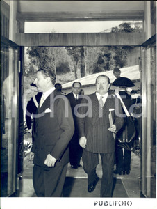 1953 PORTOFINO - Cristiano RIDOMI a inaugurazione nuovo trasmettitore RAI GE 1 Fotografia d'epoca.CONDIZIONI: FAIR (sovraimpressione al margine inferiore e minima mancanza angolare)FORMATO: 18x24 cm       originale e autentica 1