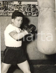 1956 BOXE MARSIGLIA Pugile Valère BENEDETTO in allenamento - Foto Fotografia d'epoca, con didascalia coeva al verso.  CONDIZIONI: G FORMATO: 12x17 cm     originale e autentica 1
