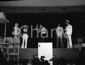 1973 Tino BUAZZELLI in teatro per "La rigenerazione" NEGATIVO ORIGINALE 4 Negativo originale in bianco e nero su pellicola.  E' SEVERAMENTE VIETATA LA RIPRODUZIONE.TUTTI I DIRITTI SONO RISERVATI.ICharta mette in vendita, sul negozio eBay e in esclusiva sul sito "icharta" il proprio archivio composto da numerose diapositive e negativi fotografici d'epoca, tutti originali e autentici.Si tratta di uno sguardo inedito sull'attualità, la politica, la vita quotidiana, il gossip e la cultura, che fotografa il cambiamento della nazione (e non solo) tra il 1890 ed il 1990 circa. Un'occasione unica per il mercato del collezionismo, che vede finalmente disponibile un archivio eccezionale per vastità, tematiche e condizioni, in un settore (il negativo fotografico e la diapositiva) di assoluta novità e dalle interessanti prospettive di investimento. CONDIZIONI:FAIR/discretoFORMATO: cm 6 x 4,5 originale e autentica 1