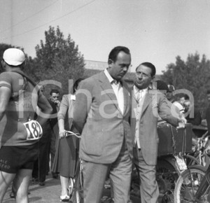 1948 BRESCIA  Sindaco BRUNO BONI corsa ciclist. Brescia-Mantova  NEGATIVO ORIG. Negativo originale in bianco e nero su pellicola.  E' SEVERAMENTE VIETATA LA RIPRODUZIONE.TUTTI I DIRITTI SONO RISERVATI.ICharta mette in vendita, sul negozio eBay e in esclusiva sul sito "icharta" il proprio archivio composto da numerose diapositive e negativi fotografici d'epoca, tutti originali e autentici.Si tratta di uno sguardo inedito sull'attualità, la politica, la vita quotidiana, il gossip e la cultura, che fotografa il cambiamento della nazione (e non solo) tra il 1890 ed il 1990 circa. Un'occasione unica per il mercato del collezionismo, che vede finalmente disponibile un archivio eccezionale per vastità, tematiche e condizioni, in un settore (il negativo fotografico e la diapositiva) di assoluta novità e dalle interessanti prospettive di investimento. CONDIZIONI:FAIR/discretoFORMATO: cm 6 x 6 originale e autentica 1