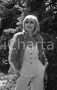 1980 ca Raffaella CARRÀ photoshoot NEGATIVO ORIGINALE 4 Negativo originale in bianco e nero su pellicola.  E' SEVERAMENTE VIETATA LA RIPRODUZIONE.TUTTI I DIRITTI SONO RISERVATI.ICharta mette in vendita, sul negozio eBay e in esclusiva sul sito "icharta" il proprio archivio composto da numerose diapositive e negativi fotografici d'epoca, tutti originali e autentici.Si tratta di uno sguardo inedito sull'attualità, la politica, la vita quotidiana, il gossip e la cultura, che fotografa il cambiamento della nazione (e non solo) tra il 1890 ed il 1990 circa. Un'occasione unica per il mercato del collezionismo, che vede finalmente disponibile un archivio eccezionale per vastità, tematiche e condizioni, in un settore (il negativo fotografico e la diapositiva) di assoluta novità e dalle interessanti prospettive di investimento. CONDIZIONI:FAIR/discretoFORMATO: 35mm originale e autentica 1