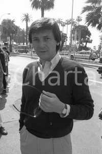 1987 CANNES Federico FACCHINETTI sulla Croisette * NEGATIVO ORIGINALE Negativo originale in bianco e nero, su pellicola, in formato 35mm  E' SEVERAMENTE VIETATA LA RIPRODUZIONE.TUTTI I DIRITTI SONO RISERVATI.ICharta mette in vendita, sul negozio eBay e in esclusiva sul sito "icharta" il proprio archivio composto da numerose diapositive e negativi fotografici d'epoca, tutti originali e autentici, che attraversano la storia del costume italiano tra gli la fine degli anni Sessanta e Novanta.Si tratta di uno sguardo inedito sull'attualità, la politica, la vita quotidiana, il gossip e la cultura, che fotografa il cambiamento della nazione in quest'ultimo scorcio del XX secolo. Un'occasione unica per il mercato del collezionismo, che vede finalmente disponibile un archivio eccezionale per vastità, tematiche e condizioni, in un settore (il negativo fotografico e la diapositiva) di assoluta novità e dalle interessanti prospettive di investimento.  FAIR/discreto  FORMATO: 35mm originale e autentica 1
