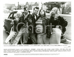 1989 CINEMA "Cry-Baby" - Johnny DEPP Ricki LAKE Traci LORDS e Kim McGUIRE Foto  Fotografia d'agenzia con didascalia coeva. Nella fotorgafia &egrave; presente anche Darren E. Burrows. CONDIZIONI: G FORMATO: 25x20 cm      originale e autentica 1