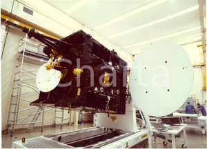 1990 ca ROMA Centro Integrazione Satelliti SELENIA SPAZIO - Satellite ITALSAT  2 Fotografia di agenzia. CONDIZIONI: G (lievi tracce di inchiostro)FORMATO: 29x21 cm     originale e autentica 1