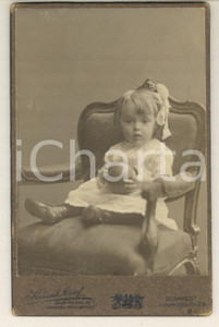 Fotografia d epoca originale 1905 ca BUDAPEST Bambina con la palla  Ritratto  Foto Jozsef KOSSAK CDV 1