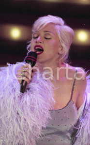 1995 FESTIVAL DI SANREMO: MADONNA "Take a bow" NEGATIVO ORIGINALE 14 Negativo originale a colori su pellicola.  E' SEVERAMENTE VIETATA LA RIPRODUZIONE.TUTTI I DIRITTI SONO RISERVATI.ICharta mette in vendita, sul negozio eBay e in esclusiva sul sito "icharta" il proprio archivio composto da numerose diapositive e negativi fotografici d'epoca, tutti originali e autentici.Si tratta di uno sguardo inedito sull'attualità, la politica, la vita quotidiana, il gossip e la cultura, che fotografa il cambiamento della nazione (e non solo) tra il 1890 ed il 1990 circa. Un'occasione unica per il mercato del collezionismo, che vede finalmente disponibile un archivio eccezionale per vastità, tematiche e condizioni, in un settore (il negativo fotografico e la diapositiva) di assoluta novità e dalle interessanti prospettive di investimento. CONDIZIONI:FAIR/discretoFORMATO: 35mm originale e autentica 1