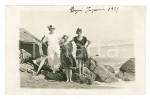 Fotografia d epoca originale 1929 ALBENGA  BAGNI INGAUNIA Tre amiche sugli scogli  Foto E. MORASSUTTI 1
