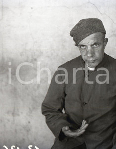 1948 BRESCIA Pilastroni Reparto Psichiatrico reportage NEGATIVO ORIGINALE 15 Negativo originale in bianco e nero su pellicola.Nel 1948, un fotografo ottenne l'autorizzazione ad accedere al reparto psichiatrico noto come “Pilastroni” di Brescia, con l'obiettivo di documentare, attraverso un reportage, le condizioni dei pazienti ricoverati e il lavoro del personale sanitario. Ne scaturì un servizio fotografico di straordinario impatto visivo, che contribuì a far luce sulla realtà vissuta all'interno della struttura. Il negativo fotografico qui proposto in vendita appartiene a questa preziosa serie di scatti realizzati di inestimabile valore storico e sociale, offrendo una testimonianza intensa e toccante delle difficoltà affrontate dai pazienti.  E' SEVERAMENTE VIETATA LA RIPRODUZIONE.TUTTI I DIRITTI SONO RISERVATI.ICharta mette in vendita, sul negozio eBay e in esclusiva sul sito "icharta" il proprio archivio composto da numerose diapositive e negativi fotografici d'epoca, tutti originali e autentici.Si tratta di uno sguardo inedito sull'attualità, la politica, la vita quotidiana, il gossip e la cultura, che fotografa il cambiamento della nazione (e non solo) tra il 1890 ed il 1990 circa. Un'occasione unica per il mercato del collezionismo, che vede finalmente disponibile un archivio eccezionale per vastità, tematiche e condizioni, in un settore (il negativo fotografico e la diapositiva) di assoluta novità e dalle interessanti prospettive di investimento. CONDIZIONI:FAIR/discretoFORMATO: cm 4,5 x 6 originale e autentica 1