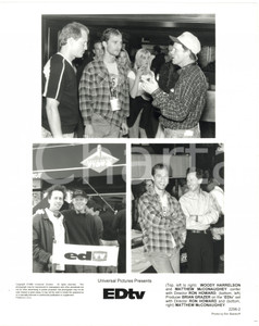 1999 CINEMA "EDtv" Regista Ron HOWARD sul set con Matthew McCONAUGHEY Foto (2) Fotografia di agenzia.Nell'immagine compaiono inoltre Woody Harrelson e il produttore Brian Grazer. CONDIZIONI: G FORMATO: 20x25 cm     originale e autentica 1