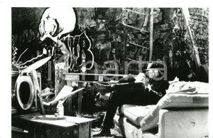 1989 CINEMA "Lost Angels" - Il regista Hugh HUDSON sul set *Foto 24x15 cm Fotografia di agenzia. CONDIZIONI: GFORMATO: 24x15 cm     originale e autentica 1