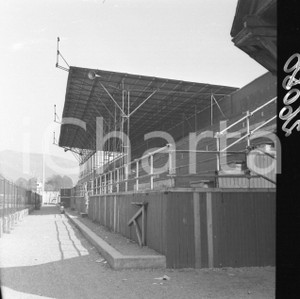 1952 BRESCIA Tribuna dello Stadium NEGATIVO ORIGINALE Negativo originale in bianco e nero su pellicola.  E' SEVERAMENTE VIETATA LA RIPRODUZIONE.TUTTI I DIRITTI SONO RISERVATI.ICharta mette in vendita, sul negozio eBay e in esclusiva sul sito "icharta" il proprio archivio composto da numerose diapositive e negativi fotografici d'epoca, tutti originali e autentici.Si tratta di uno sguardo inedito sull'attualità, la politica, la vita quotidiana, il gossip e la cultura, che fotografa il cambiamento della nazione (e non solo) tra il 1890 ed il 1990 circa. Un'occasione unica per il mercato del collezionismo, che vede finalmente disponibile un archivio eccezionale per vastità, tematiche e condizioni, in un settore (il negativo fotografico e la diapositiva) di assoluta novità e dalle interessanti prospettive di investimento. CONDIZIONI:FAIR/discretoFORMATO: cm 6 x 6 originale e autentica 1