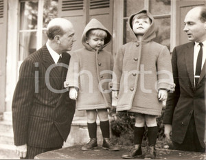 Fotografia d epoca originale 1960 ca VERSAILLES Umberto II  Dimitri e Michele figli di Maria Pia di SAVOIA 1