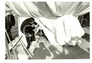 Fotografia d epoca originale 1985 VENEZIA Varo AZZURRA II Skipper Cino RICCI scopre scafo SAILING REGATTA 1