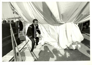 Fotografia d epoca originale 1985 VENEZIA Varo AZZURRA II Skipper Cino RICCI scopre scafo SAILING REGATTA 1