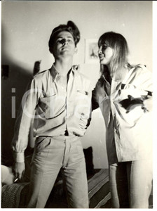 Fotografia d epoca originale 1960 ca ROMA Renzino ROSSELLINI nel suo atelier con l attrice Anna BAJ Foto 1 1