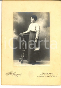 Fotografia d epoca originale 1910 ca PIACENZA Donna con la borsetta Foto F.lli GREGORI 12x16 cm 3 1