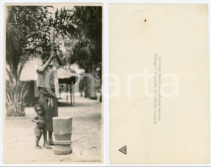 1930 ca C. ZAGOURSKI «Le Congo Illustré» Donna al mortaio - Foto 9x14 cm  Fotografia seriale, originale d'epoca, appartenente alla serie «Le Congo Illustré» del fotografo Casimir Zagourski (Léopoldville). CONDIZIONI:FAIR/discreto rigature al lato superioreFORMATO: 9x14 cm originale e autentica 1