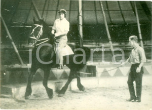Fotografia d epoca originale 1959 GRASTEN Principessa Benedikte di DANIMARCA cavalca  Circo BENEWEIS Foto 1
