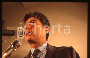 35mm vintage slide* 1991 ca Claudio MARTELLI Conferenza Ministero Giustizia 4 La diapositiva è stata scattata in occasione di una conferenza stampa indetta dal Ministero di Grazia e Giustizia. CONDIZIONI: GOOD Tutti i diritti riservati.E' severamente vietata la riproduzione.  ICharta mette in vendita, sul negozio eBay e in esclusiva sul sito "icharta" il proprio archivio composto da numerose diapositive e negativi fotografici d'epoca, tutti originali e autentici, che attraversano la storia del costume italiano tra gli la fine degli anni Sessanta e Novanta.Si tratta di uno sguardo inedito sull'attualità, la politica, la vita quotidiana, il gossip e la cultura, che fotografa il cambiamento della nazione in quest'ultimo scorcio del XX secolo. Un'occasione unica per il mercato del collezionismo, che vede finalmente disponibile un archivio eccezionale per vastità, tematiche e condizioni, in un settore (il negativo fotografico e la diapositiva) di assoluta novità e dalle interessanti prospettive di investimento.   originale e autentica 1 35mm vintage slide* 1991 ca Claudio MARTELLI Conferenza Ministero Giustizia 4 La diapositiva è stata scattata in occasione di una conferenza stampa indetta dal Ministero di Grazia e Giustizia. CONDIZIONI: GOOD Tutti i diritti riservati.E' severamente vietata la riproduzione.  ICharta mette in vendita, sul negozio eBay e in esclusiva sul sito "icharta" il proprio archivio composto da numerose diapositive e negativi fotografici d'epoca, tutti originali e autentici, che attraversano la storia del costume italiano tra gli la fine degli anni Sessanta e Novanta.Si tratta di uno sguardo inedito sull'attualità, la politica, la vita quotidiana, il gossip e la cultura, che fotografa il cambiamento della nazione in quest'ultimo scorcio del XX secolo. Un'occasione unica per il mercato del collezionismo, che vede finalmente disponibile un archivio eccezionale per vastità, tematiche e condizioni, in un settore (il negativo fotografico e la diapositiva) di assoluta novità e dalle interessanti prospettive di investimento.   originale e autentica 1