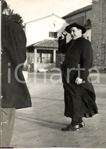 Fotografia d epoca originale 1950 ca CAPODISTRIA Parroco Giorgio BRUNI Castello SAN GIUSTO Foto con difetti 1
