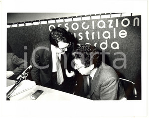 1985 ca MILANO Convegno ASSOLOMBARDA - Romano PRODI con Roberto MAZZOTTA *Foto Fotografia di agenzia. CONDIZIONI: GFORMATO: 25x20 cm  originale e autentica 1