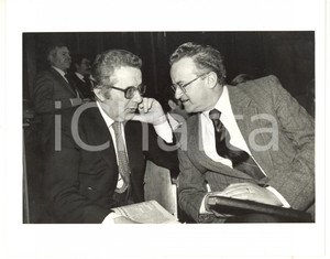 1985 ca MILANO Presidente Cassa di Risparmio Camillo FERRARI Luigi VENEGONI Fotografia. CONDIZIONI: GFORMATO: 25x20 cm  originale e autentica 1