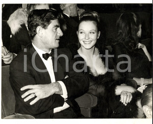 Fotografia d epoca originale 1960 ca CINEMA Marina VLADY  e il fidanzato Claude BROUILLET  a una serata Foto 1