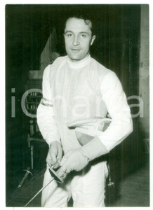 1956 OLIMPIADI MELBOURNE - FIORETTO Ritratto di Edoardo MANGIAROTTI Foto Fotografia d'epoca con didascalia coeva al verso. CONDIZIONI: FAIR (ondulazione al margine destro)FORMATO: 13x18 cm   originale e autentica 1