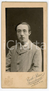 1905 TORINO Ritratto di Pinotto - Giovane con occhiali - Foto Carlo POZZO 8x14 Fotografia d'epoca, montata su cartoncino rigido. CONDIZIONI:FAIR/discreto Lievi bruniture, residuo di incollatura al versoFORMATO: 8x14 cm  originale e autentica 1