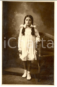 Fotografia d epoca originale 1930 ca VERONA Ritratto di bambina con le trecce Foto cartolina B. SOMETTI 1