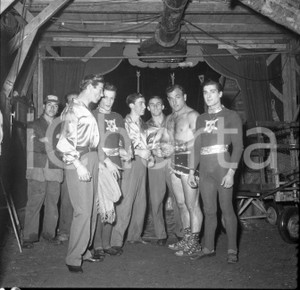 1953 BRESCIA Darix TOGNI ed artisti del circo NEGATIVO ORIGINALE 1 Nel negativo il Circo Darix TogniNegativo originale in bianco e nero su pellicola.  E' SEVERAMENTE VIETATA LA RIPRODUZIONE.TUTTI I DIRITTI SONO RISERVATI.ICharta mette in vendita, sul negozio eBay e in esclusiva sul sito "icharta" il proprio archivio composto da numerose diapositive e negativi fotografici d'epoca, tutti originali e autentici.Si tratta di uno sguardo inedito sull'attualità, la politica, la vita quotidiana, il gossip e la cultura, che fotografa il cambiamento della nazione (e non solo) tra il 1890 ed il 1990 circa. Un'occasione unica per il mercato del collezionismo, che vede finalmente disponibile un archivio eccezionale per vastità, tematiche e condizioni, in un settore (il negativo fotografico e la diapositiva) di assoluta novità e dalle interessanti prospettive di investimento. CONDIZIONI:FAIR/discretoFORMATO: cm 6 x 6 originale e autentica 1