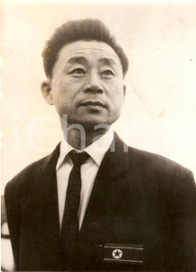 Fotografia d epoca originale 1968 COREA DEL NORD Nazionale calcio Ritratto Kim KWANG SUB dirigente FOTO 3 1
